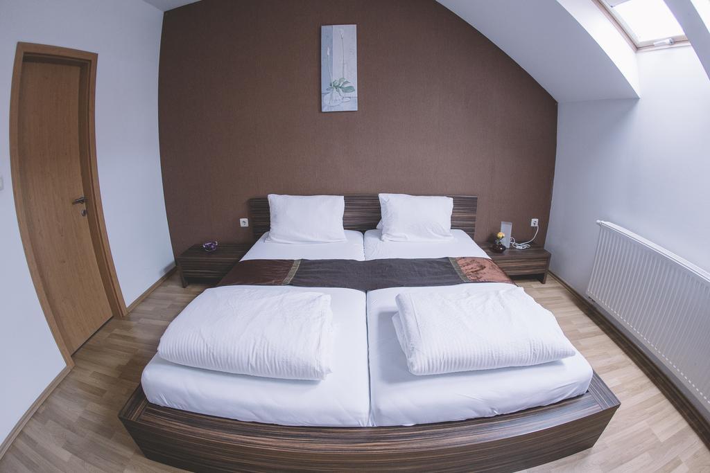 Central Apartman โชพรอน ภายนอก รูปภาพ