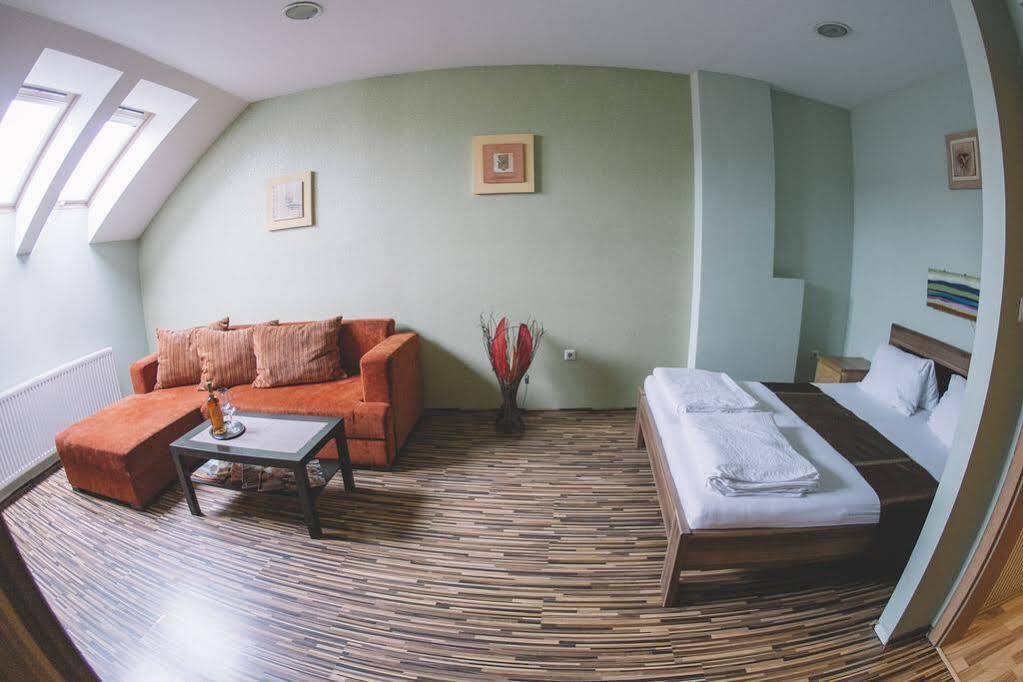 Central Apartman โชพรอน ภายนอก รูปภาพ