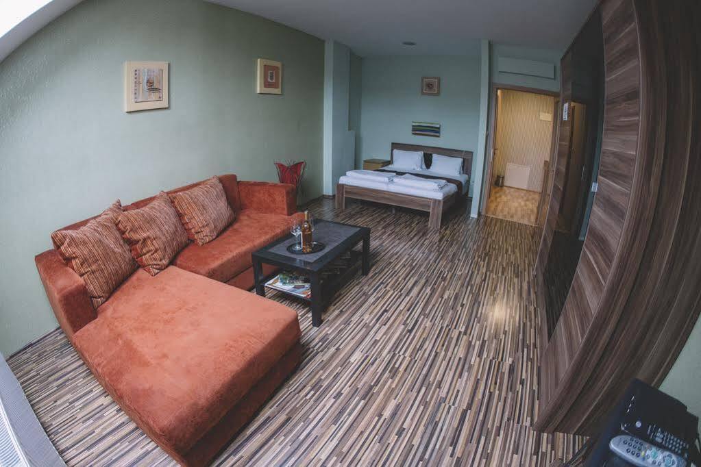 Central Apartman โชพรอน ภายนอก รูปภาพ